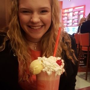 Meet your Posher, Camille